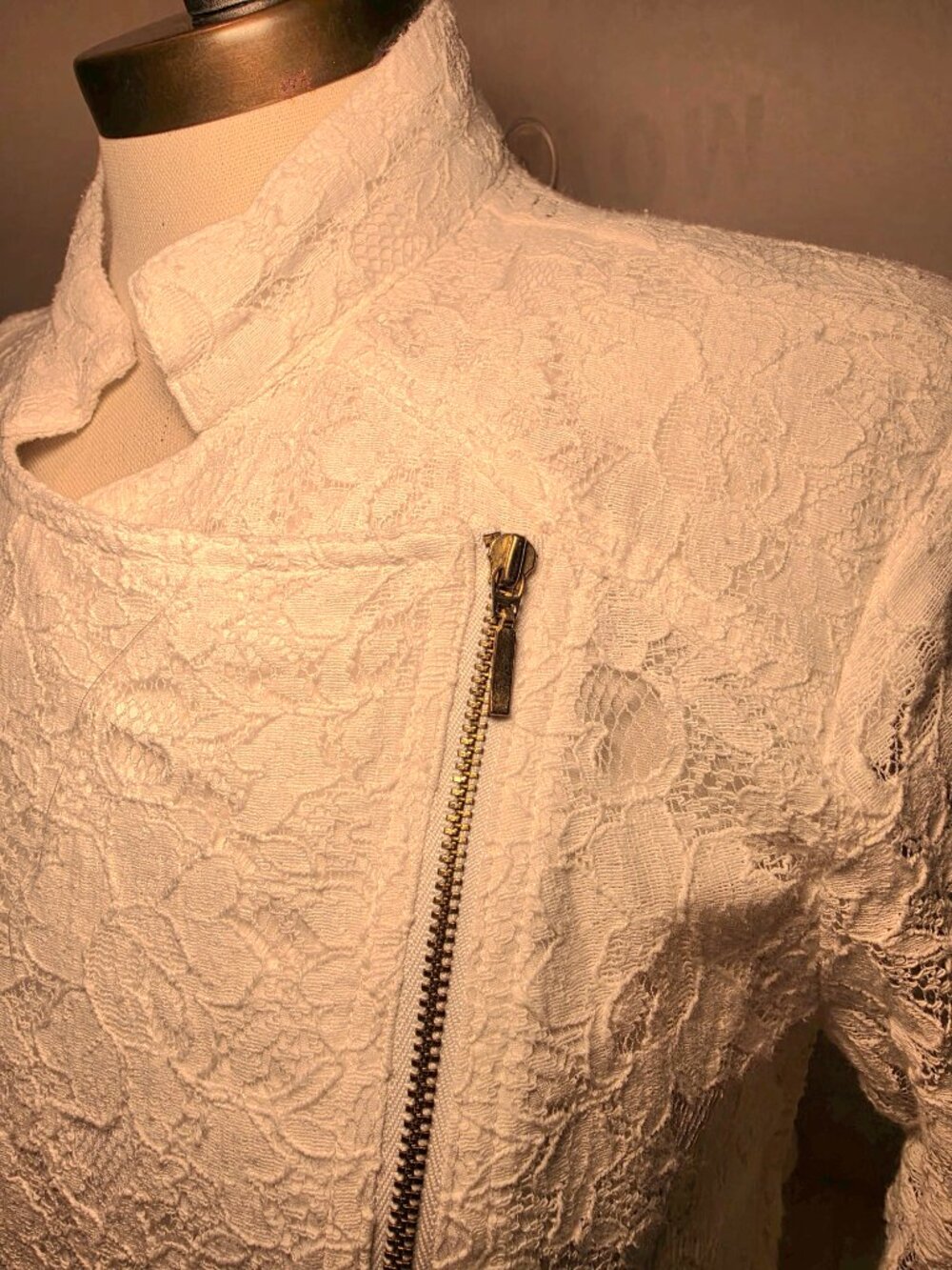 JLO white lace moto jacket. Sz XL - Picture 4 of 5